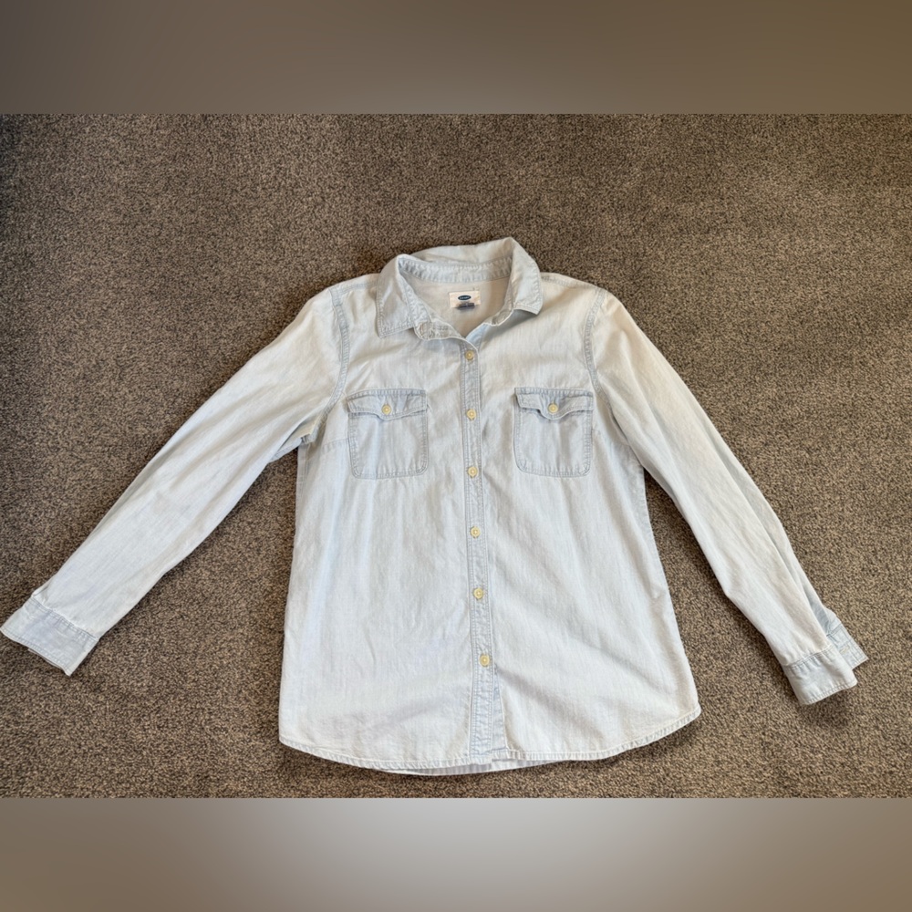Old Navy Women’s Long Sleeve Button up Shirt in Chambray Small Light Blue
